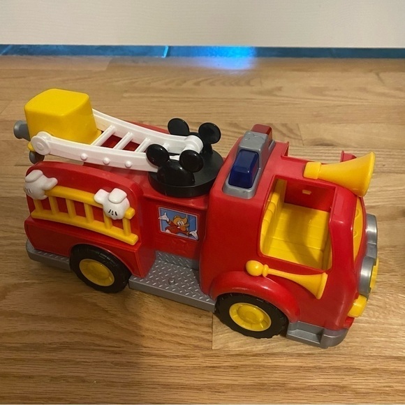 Disney Mickey Mouse Firetruck Engine Rescue Action Figure Red Yellow Kids Toy - Picture 6 of 9